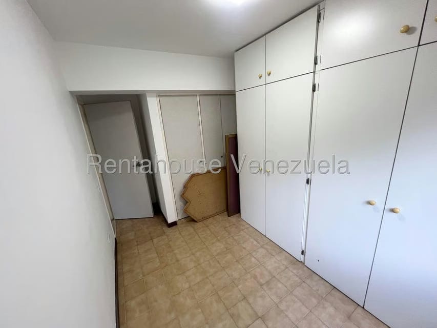 Apartamento (1 Nivel) en Alquiler en Las Esmeraldas, Distrito Metropolitano - 16