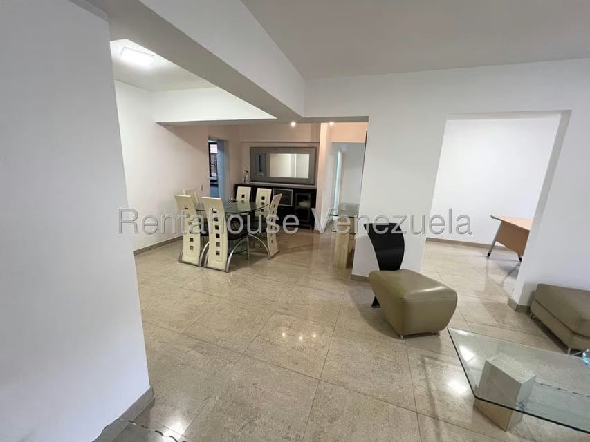 Apartamento (1 Nivel) en Alquiler en Las Esmeraldas, Distrito Metropolitano - 4