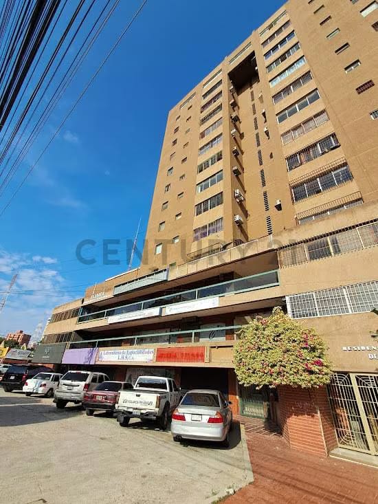 Se Alquila Local comercial u oficina en La Lago. Maracaibo - 2