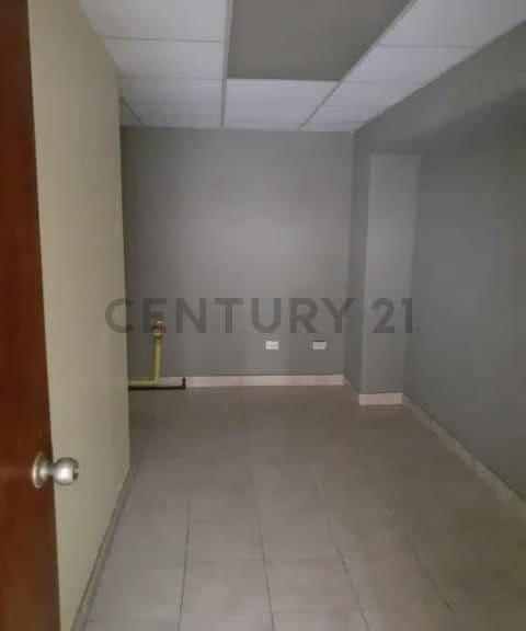 Se Alquila Local comercial u oficina en La Lago. Maracaibo - 11