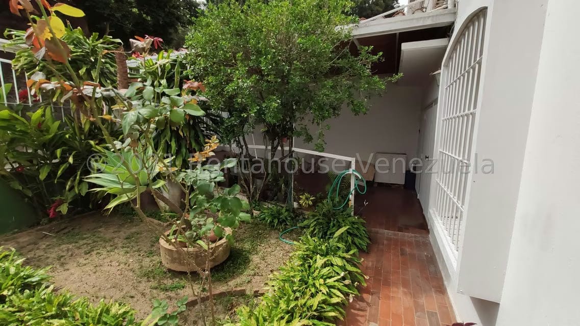 Casa (Multipes Niveles) en Venta en Macaracuay, Distrito Metropolitano - 2