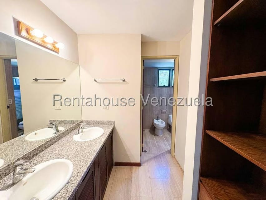 Apartamento (Duplex) en Venta en Lomas de La Lagunita, Distrito Metropolitano - 21