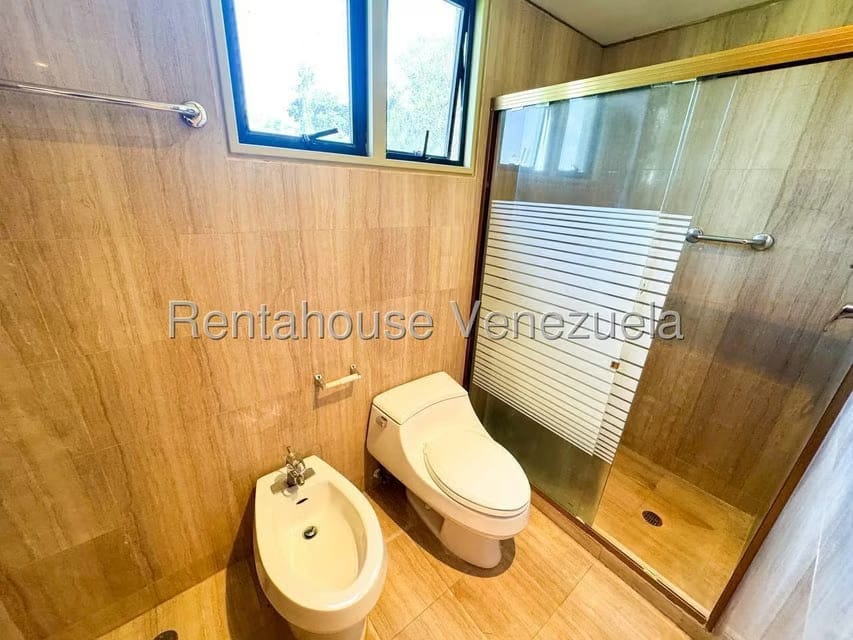 Apartamento (Duplex) en Venta en Lomas de La Lagunita, Distrito Metropolitano - 36