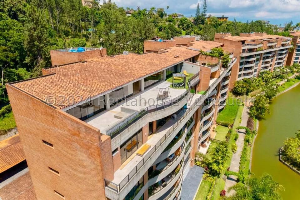Apartamento (Duplex) en Venta en La Lagunita Country Club, Distrito Metropolitano - 2