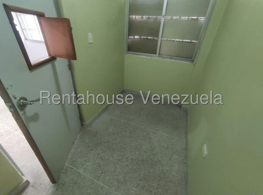 Comercial (Local Comercial) en Alquiler en Antimano, Distrito Metropolitano - 13