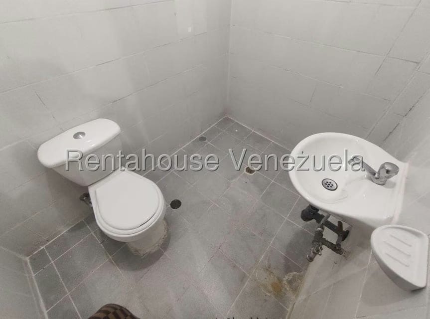 Comercial (Local Comercial) en Alquiler en Antimano, Distrito Metropolitano - 14