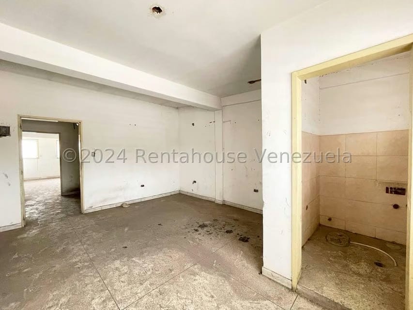 Comercial (Edificio) en Alquiler en La Romana, Aragua - 33