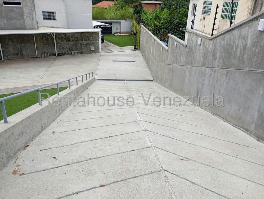 Casa (Duplex) en Venta en Colinas de Carrizal, Miranda - 38