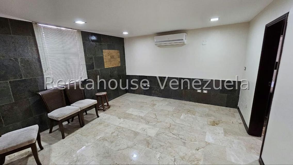 Casa (Multipes Niveles) en Venta en Cumbres de Curumo, Distrito Metropolitano - 101