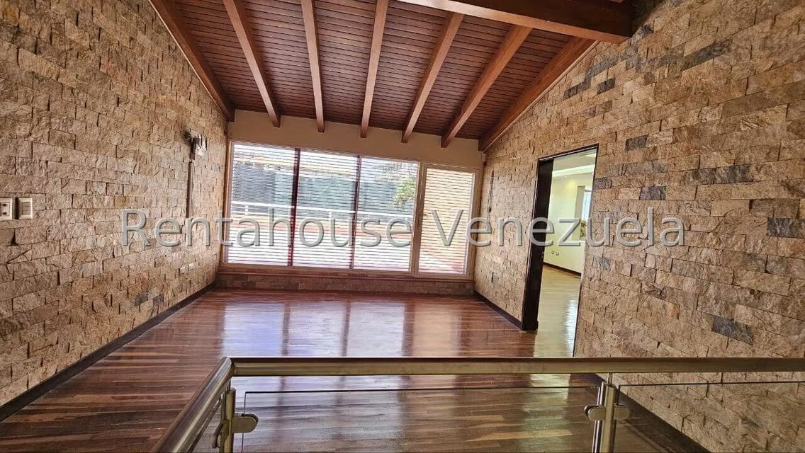 Casa (Multipes Niveles) en Venta en Cumbres de Curumo, Distrito Metropolitano - 105