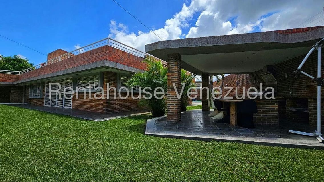 Casa (Multipes Niveles) en Venta en Cumbres de Curumo, Distrito Metropolitano - 110