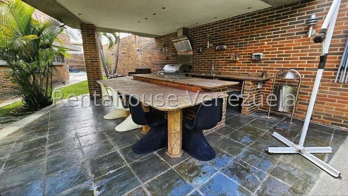 Casa (Multipes Niveles) en Venta en Cumbres de Curumo, Distrito Metropolitano - 112