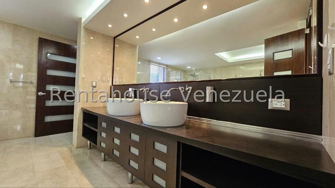 Casa (Multipes Niveles) en Venta en Cumbres de Curumo, Distrito Metropolitano - 116