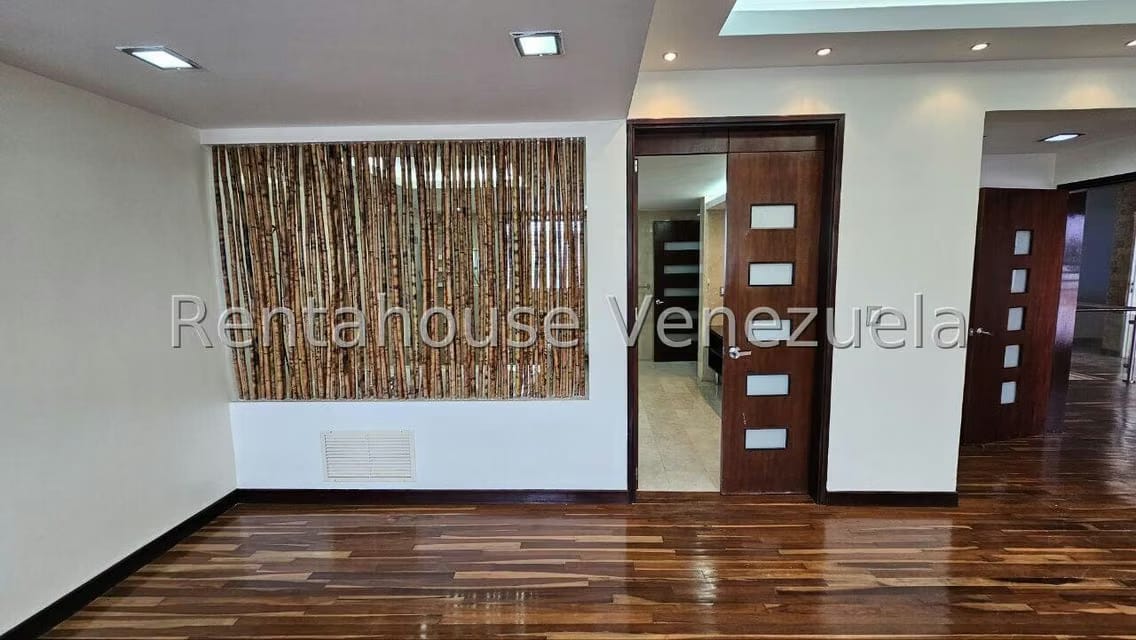 Casa (Multipes Niveles) en Venta en Cumbres de Curumo, Distrito Metropolitano - 120