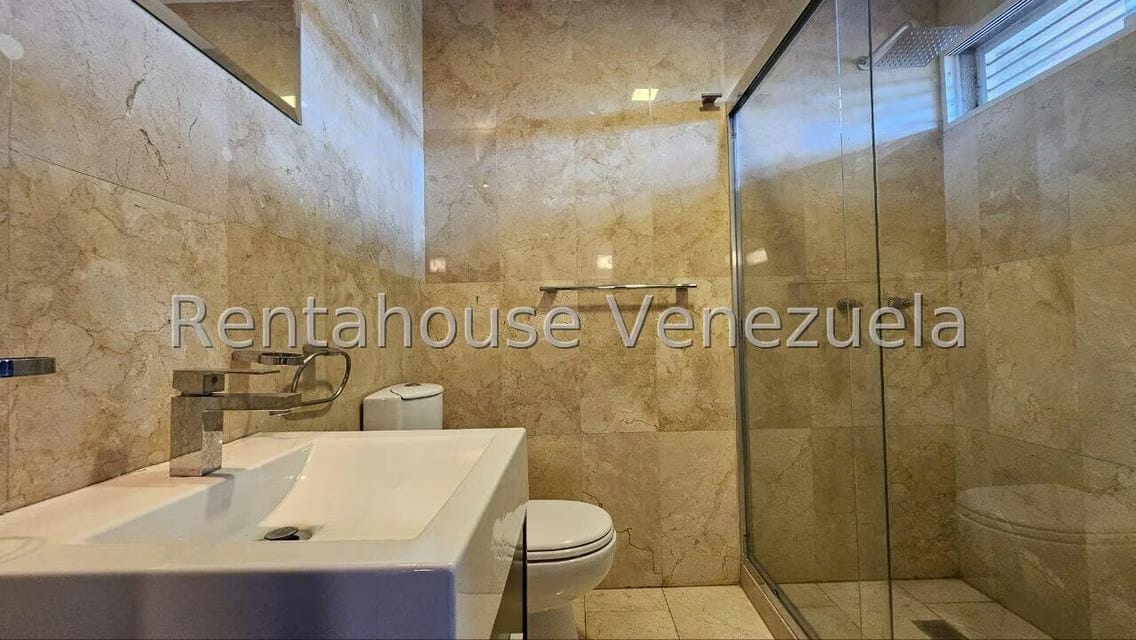 Casa (Multipes Niveles) en Venta en Cumbres de Curumo, Distrito Metropolitano - 122