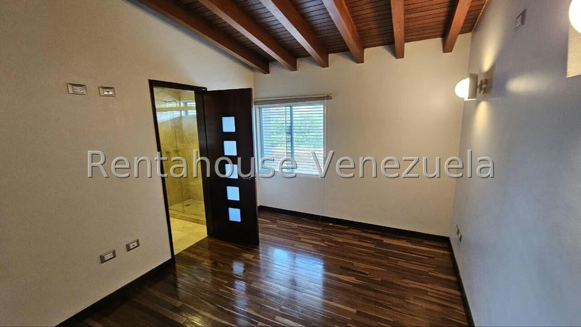 Casa (Multipes Niveles) en Venta en Cumbres de Curumo, Distrito Metropolitano - 126
