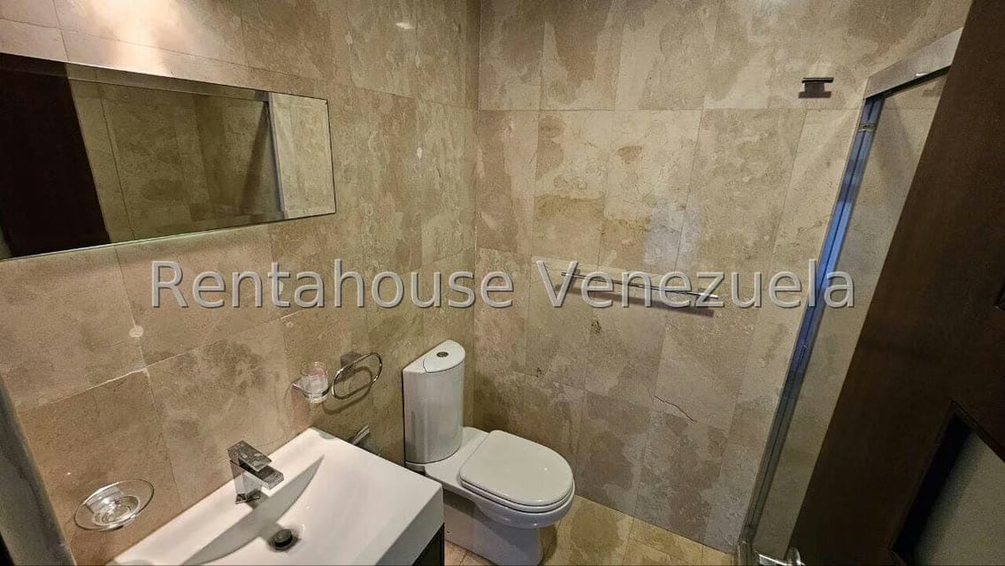 Casa (Multipes Niveles) en Venta en Cumbres de Curumo, Distrito Metropolitano - 128