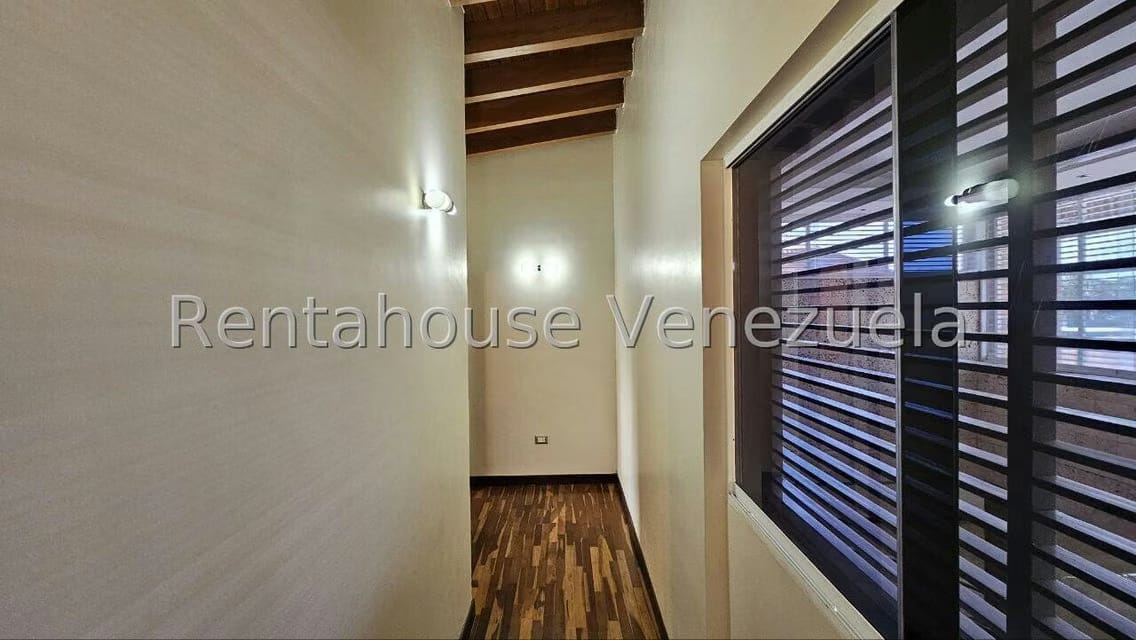Casa (Multipes Niveles) en Venta en Cumbres de Curumo, Distrito Metropolitano - 129