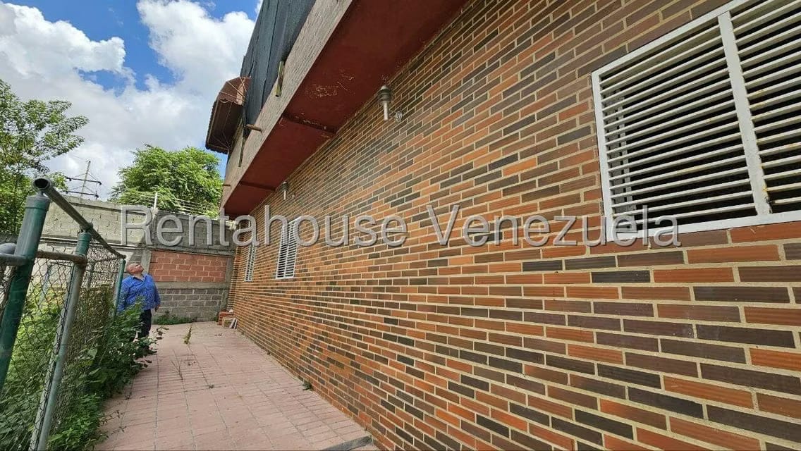 Casa (Multipes Niveles) en Venta en Cumbres de Curumo, Distrito Metropolitano - 17