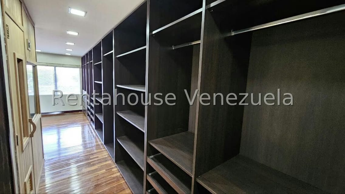 Casa (Multipes Niveles) en Venta en Cumbres de Curumo, Distrito Metropolitano - 18