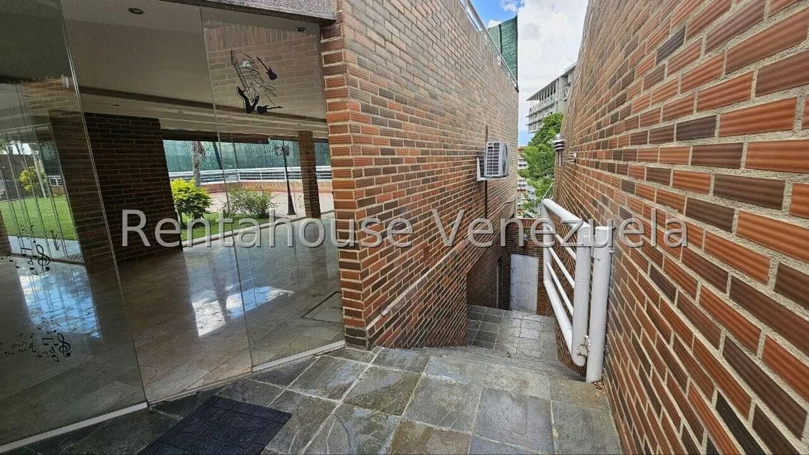 Casa (Multipes Niveles) en Venta en Cumbres de Curumo, Distrito Metropolitano - 19