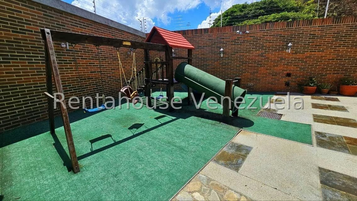 Casa (Multipes Niveles) en Venta en Cumbres de Curumo, Distrito Metropolitano - 3
