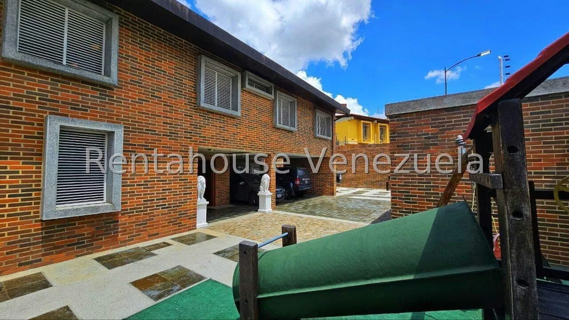 Casa (Multipes Niveles) en Venta en Cumbres de Curumo, Distrito Metropolitano - 4