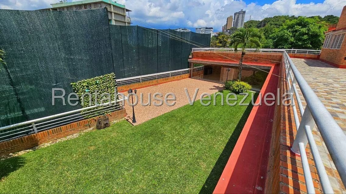 Casa (Multipes Niveles) en Venta en Cumbres de Curumo, Distrito Metropolitano - 33