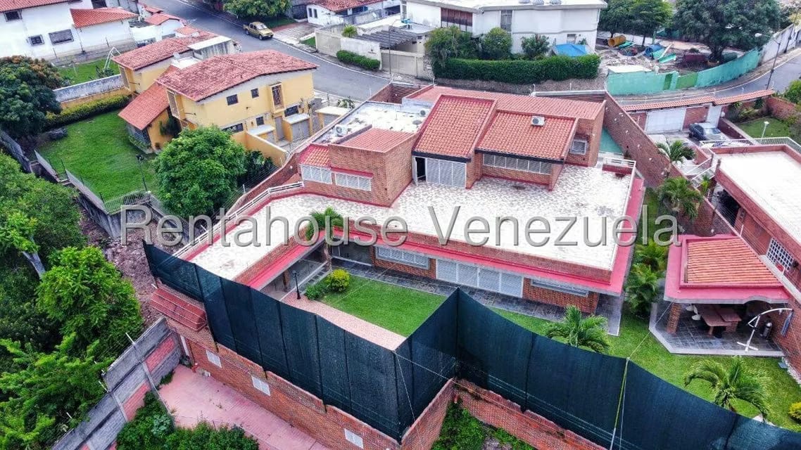 Casa (Multipes Niveles) en Venta en Cumbres de Curumo, Distrito Metropolitano - 36