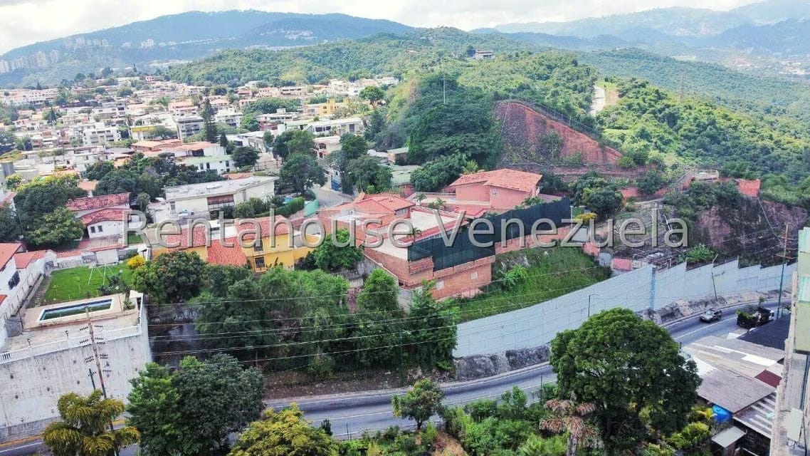 Casa (Multipes Niveles) en Venta en Cumbres de Curumo, Distrito Metropolitano - 42