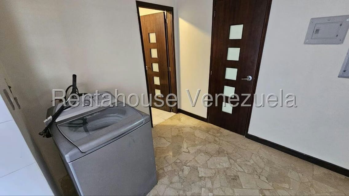 Casa (Multipes Niveles) en Venta en Cumbres de Curumo, Distrito Metropolitano - 49