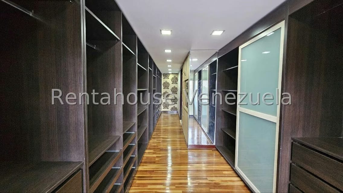 Casa (Multipes Niveles) en Venta en Cumbres de Curumo, Distrito Metropolitano - 58