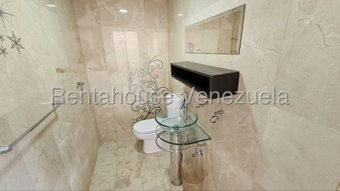 Casa (Multipes Niveles) en Venta en Cumbres de Curumo, Distrito Metropolitano - 61
