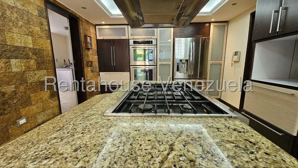 Casa (Multipes Niveles) en Venta en Cumbres de Curumo, Distrito Metropolitano - 73