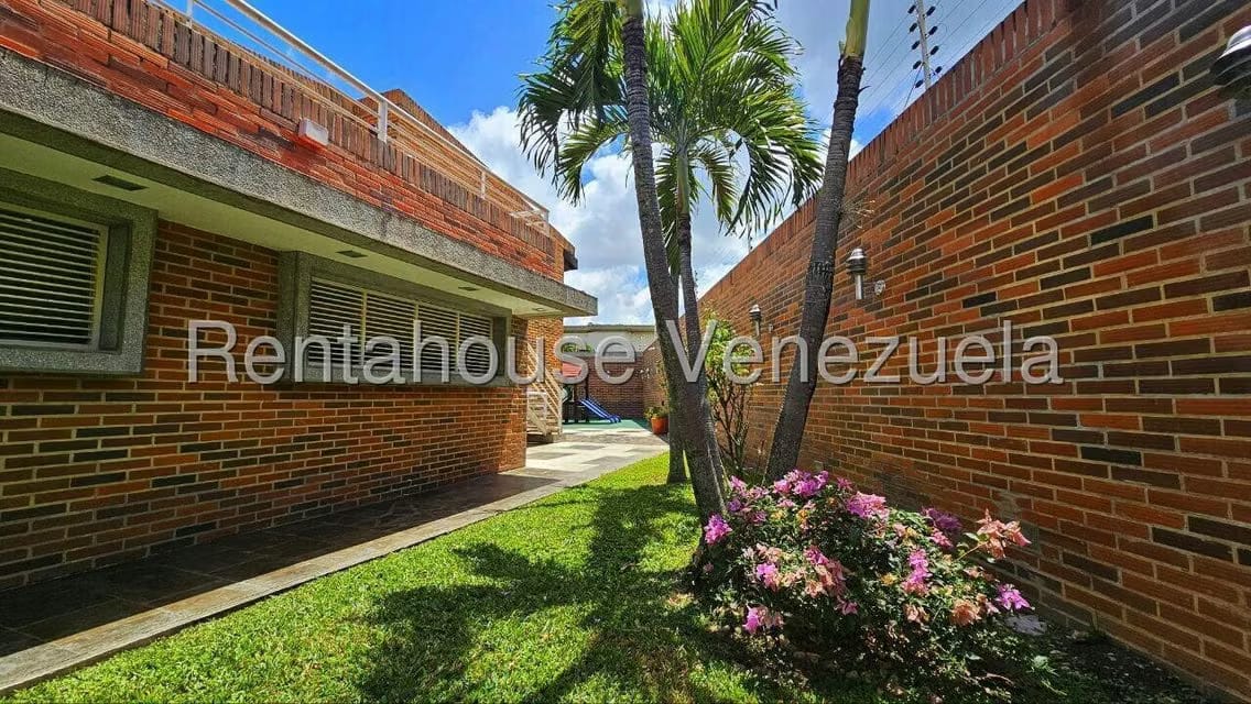 Casa (Multipes Niveles) en Venta en Cumbres de Curumo, Distrito Metropolitano - 77