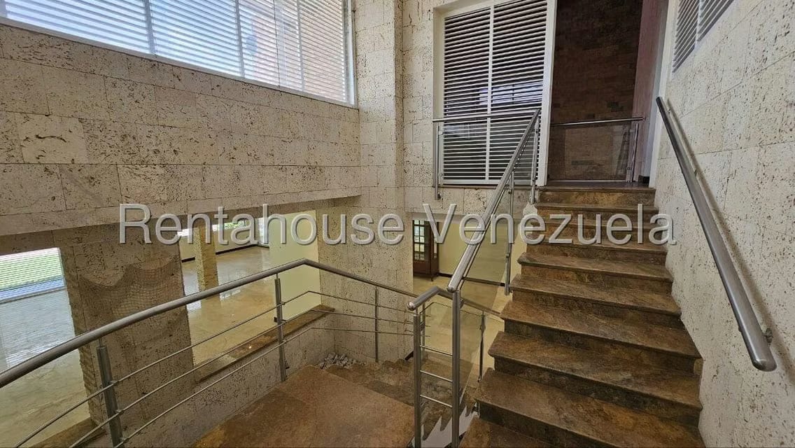 Casa (Multipes Niveles) en Venta en Cumbres de Curumo, Distrito Metropolitano - 78