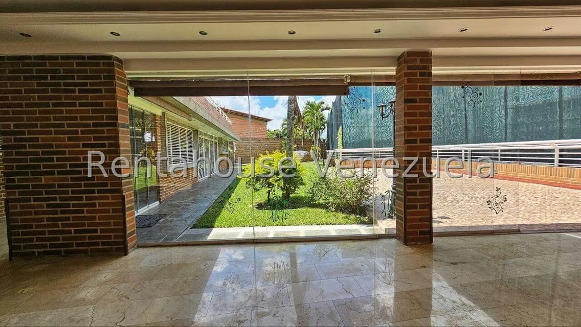 Casa (Multipes Niveles) en Venta en Cumbres de Curumo, Distrito Metropolitano - 79