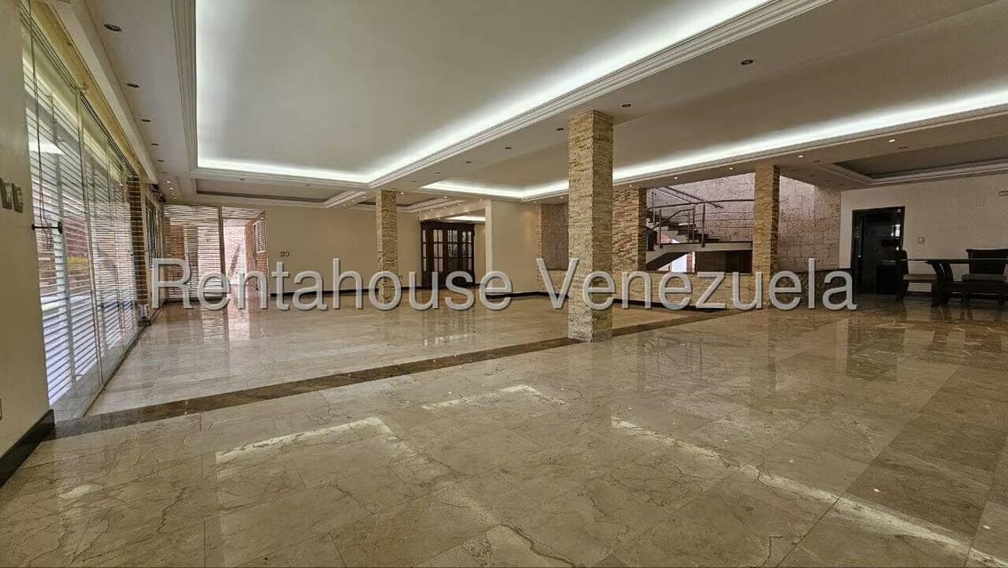 Casa (Multipes Niveles) en Venta en Cumbres de Curumo, Distrito Metropolitano - 81