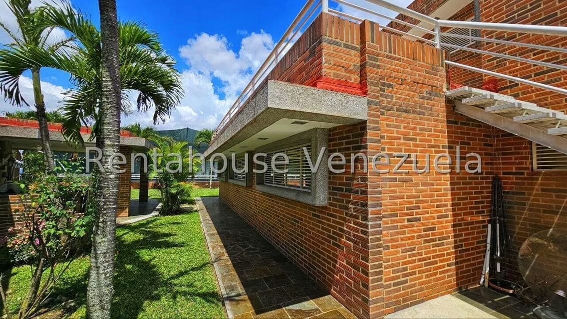 Casa (Multipes Niveles) en Venta en Cumbres de Curumo, Distrito Metropolitano - 83