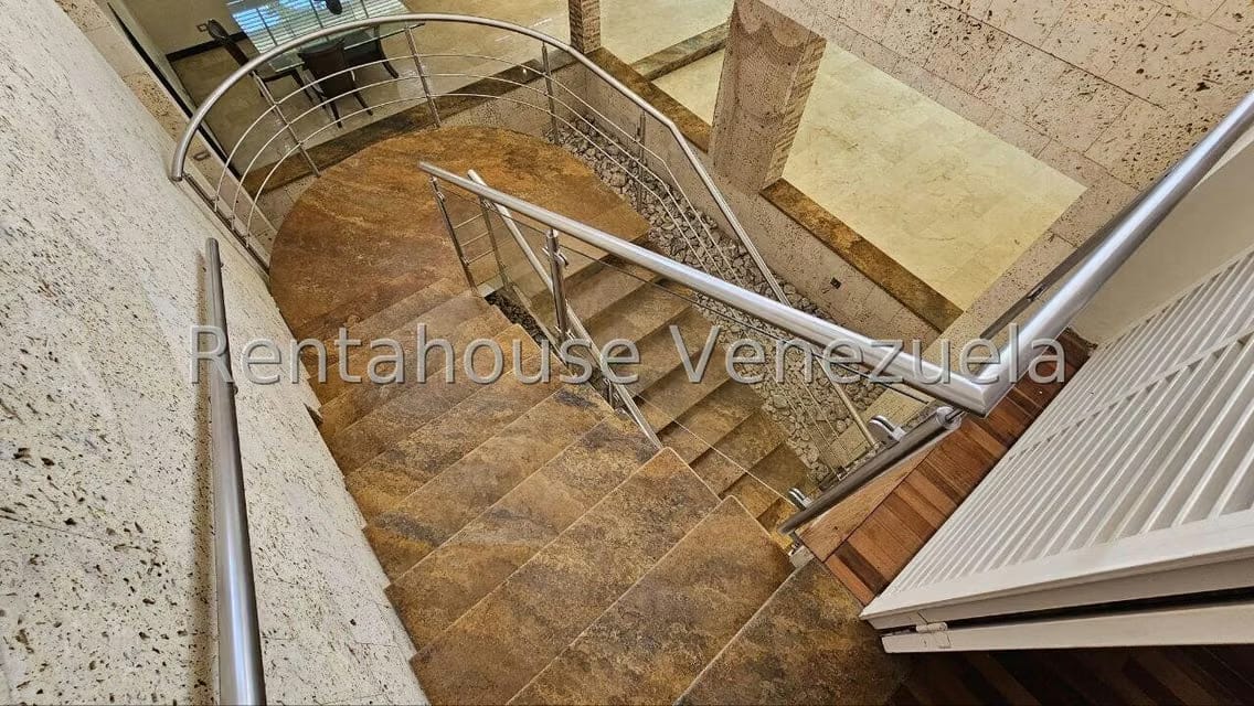Casa (Multipes Niveles) en Venta en Cumbres de Curumo, Distrito Metropolitano - 84