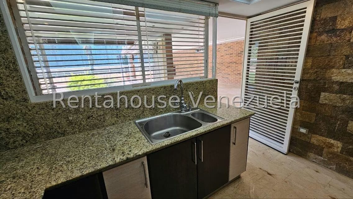 Casa (Multipes Niveles) en Venta en Cumbres de Curumo, Distrito Metropolitano - 87