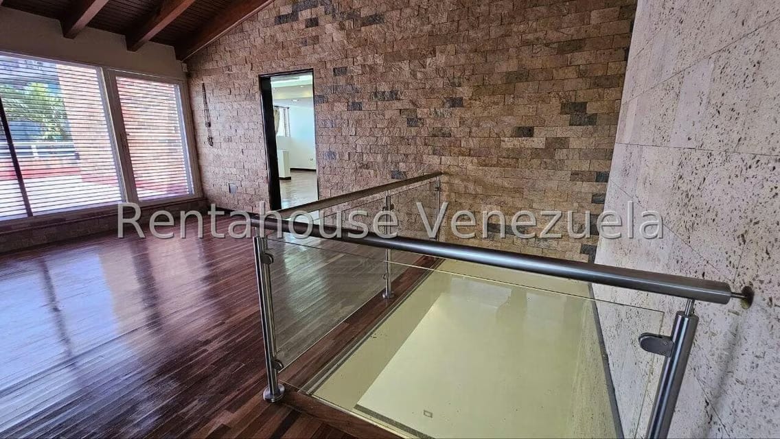 Casa (Multipes Niveles) en Venta en Cumbres de Curumo, Distrito Metropolitano - 90