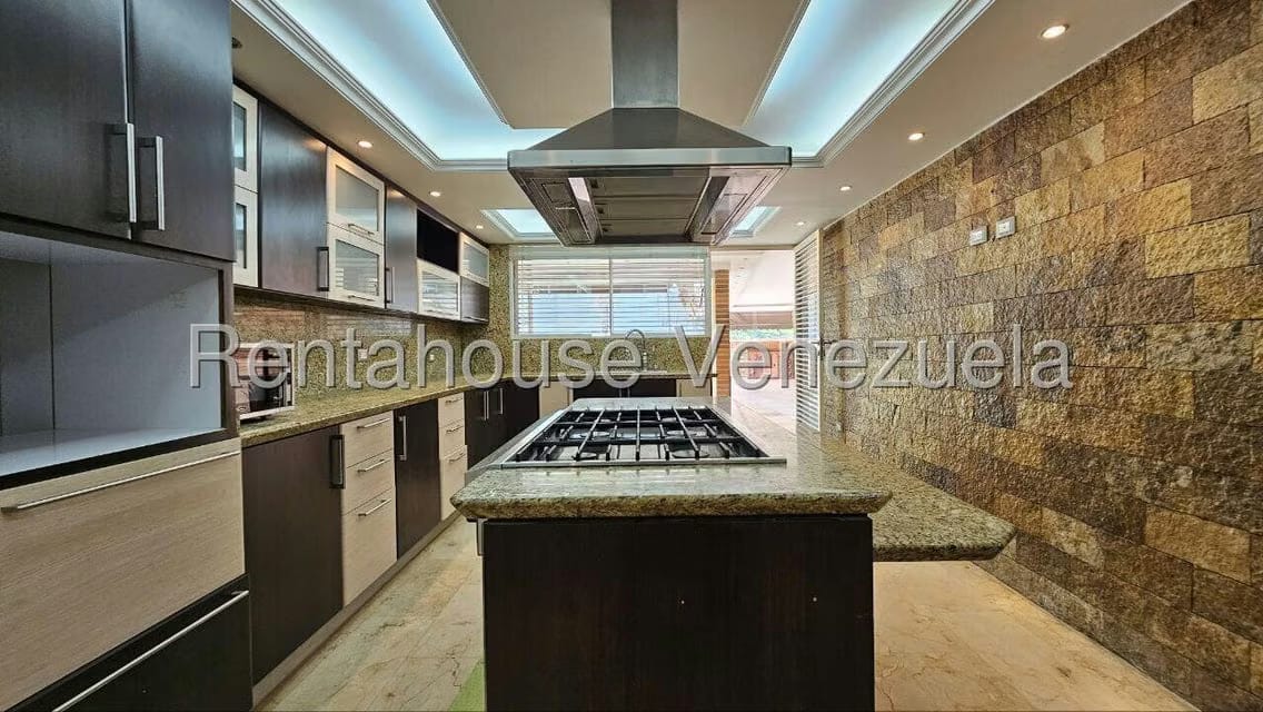 Casa (Multipes Niveles) en Venta en Cumbres de Curumo, Distrito Metropolitano - 92