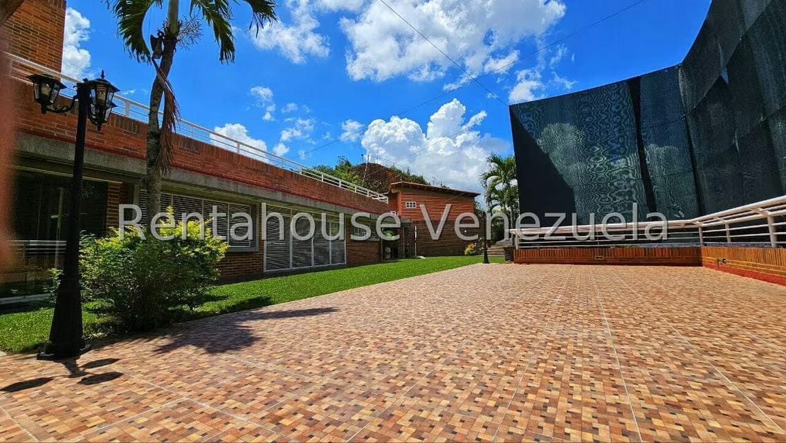 Casa (Multipes Niveles) en Venta en Cumbres de Curumo, Distrito Metropolitano - 97