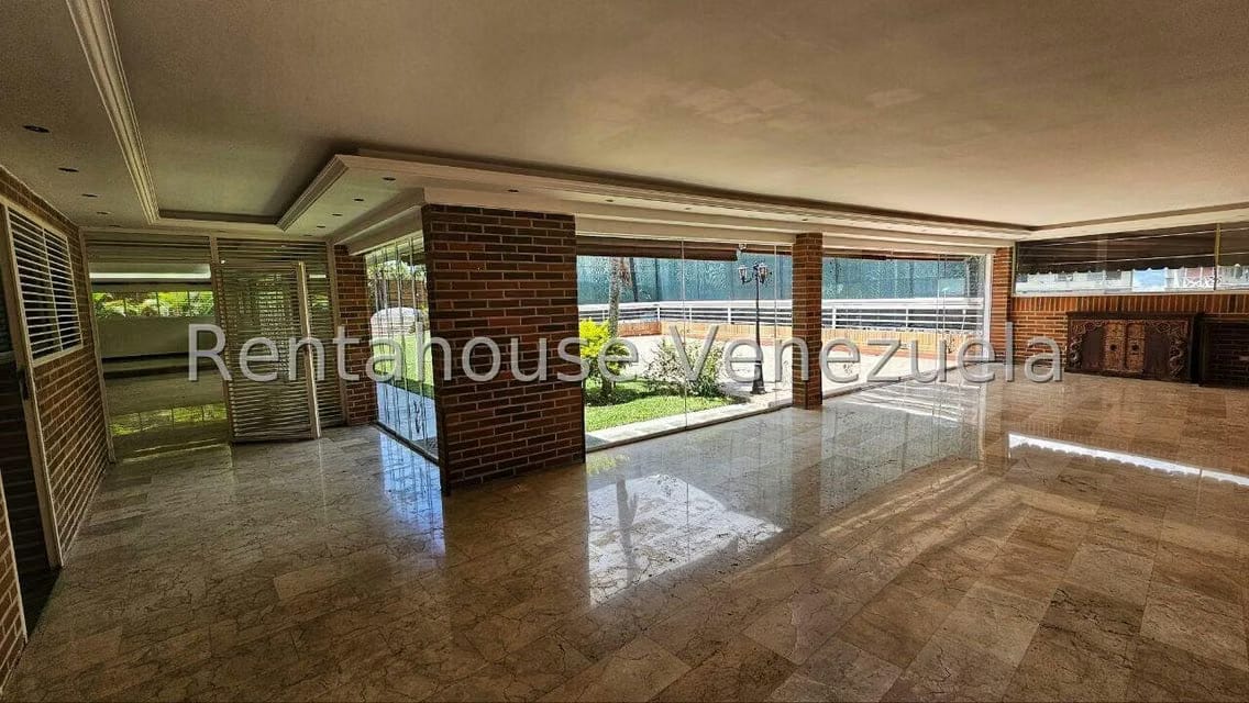 Casa (Multipes Niveles) en Venta en Cumbres de Curumo, Distrito Metropolitano - 100