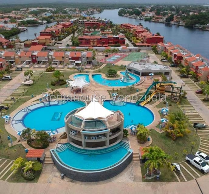 Townhouse (Duplex) en Venta en Puerto Encantado, Miranda