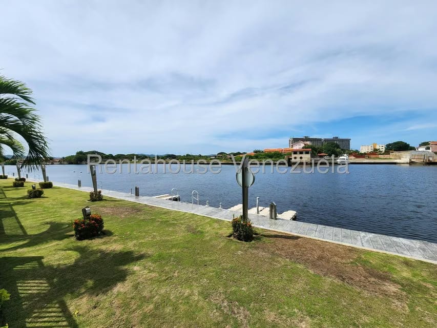 Townhouse (Duplex) en Venta en Puerto Encantado, Miranda - 17