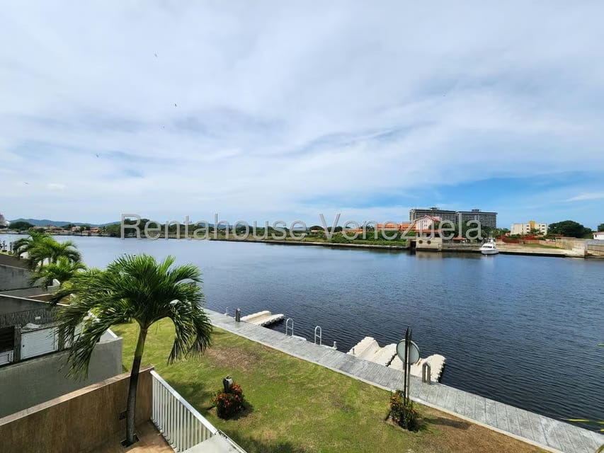 Townhouse (Duplex) en Venta en Puerto Encantado, Miranda - 29