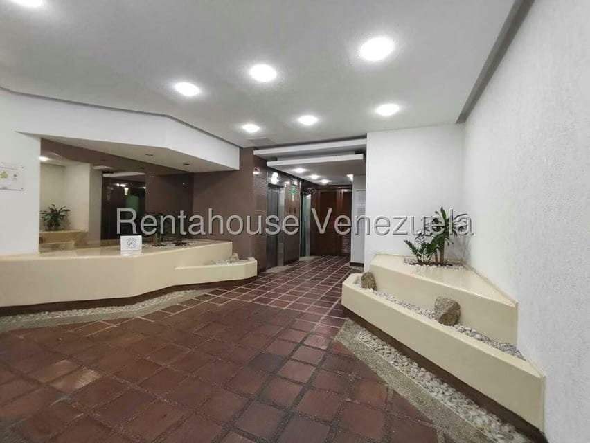 Apartamento (1 Nivel) en Venta en Los Palos Grandes, Distrito Metropolitano - 2