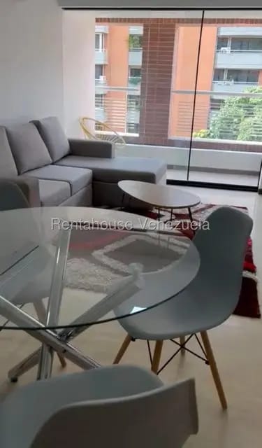 Apartamento (1 Nivel) en Alquiler en Campo Alegre, Distrito Metropolitano - 2